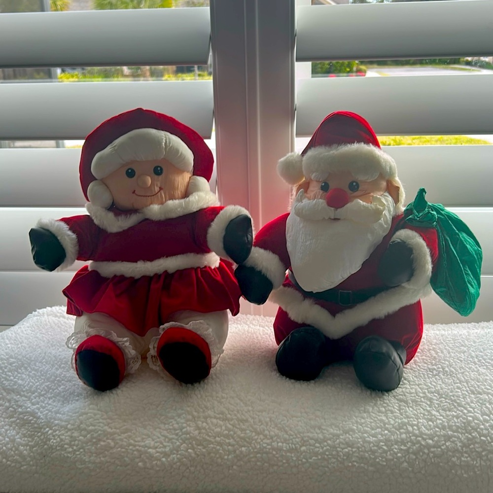 Plush Santa and Mrs Claus